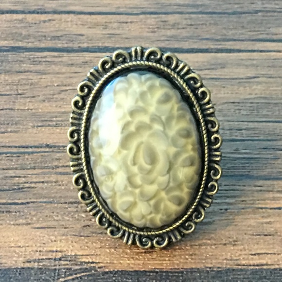 Jewelry - 💛💛Fashion Ring -Antique Theme w/ Sculpted Rose💛